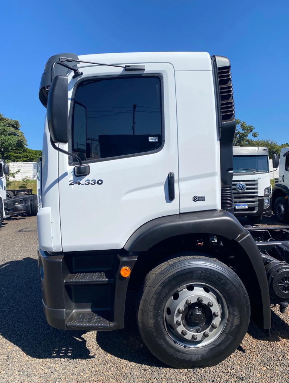 VOLKSWAGEN 24-330 6×2 – 2016