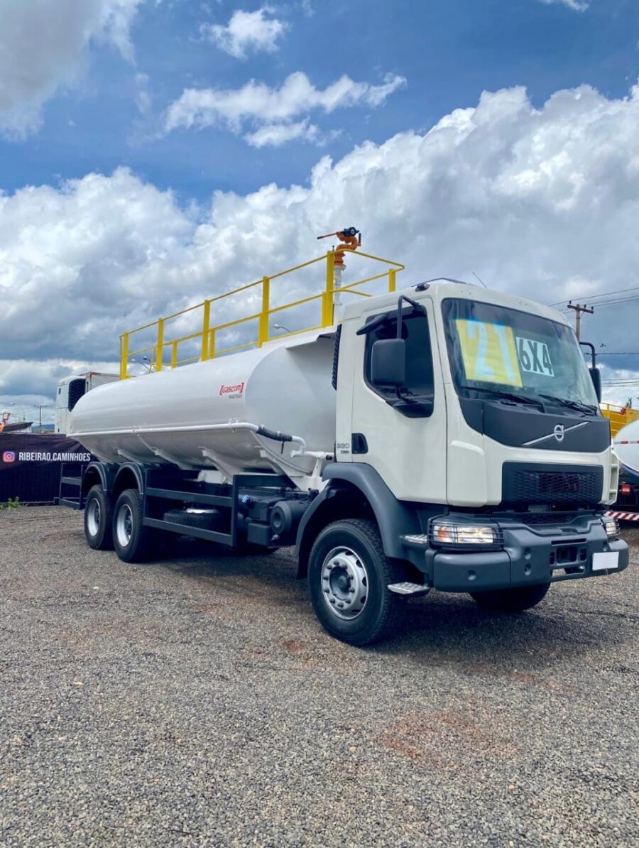 VOLVO VM 330 COM TANQUE PIPA BOMBEIRO 6×4 2021