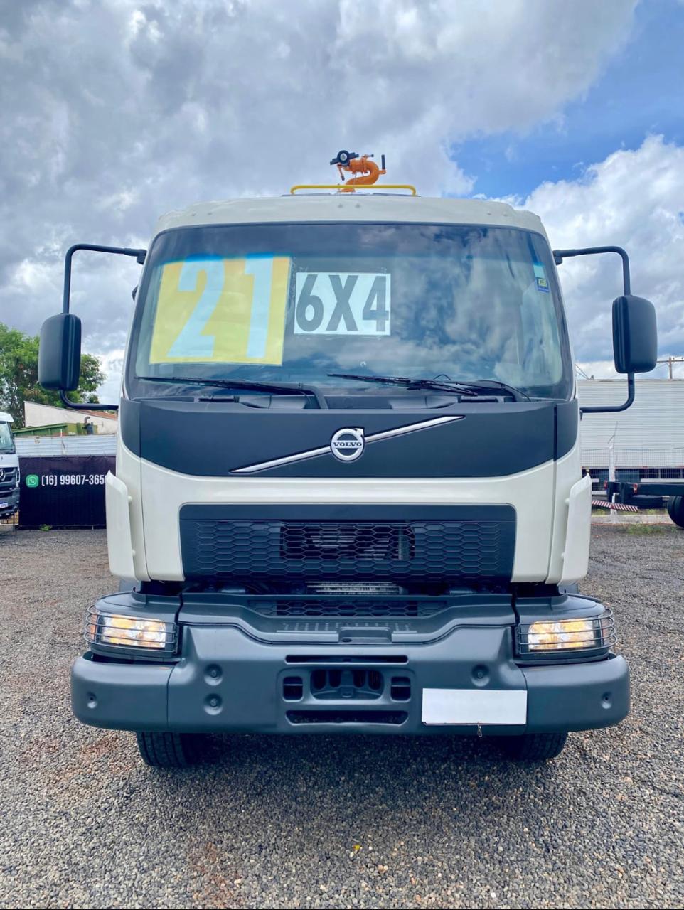VOLVO VM 330 COM TANQUE PIPA BOMBEIRO 6×4 2021