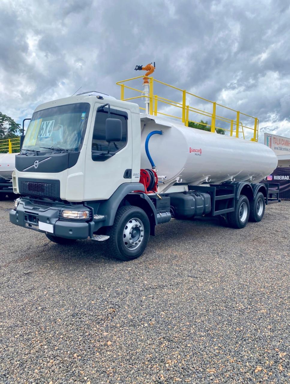VOLVO VM 330 COM TANQUE PIPA BOMBEIRO 6×4 2021