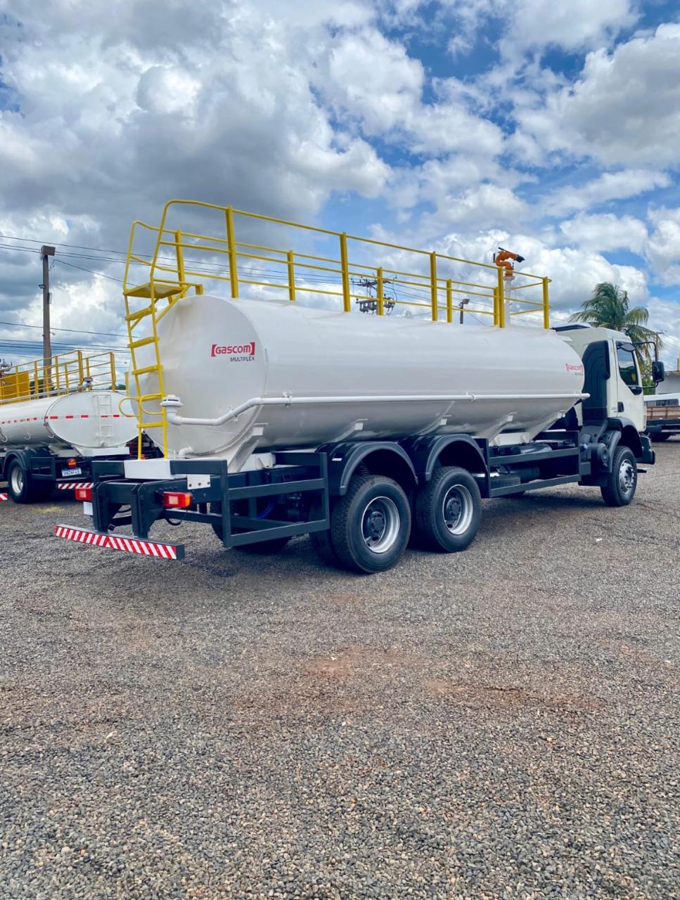VOLVO VM 330 COM TANQUE PIPA BOMBEIRO 6×4 2021