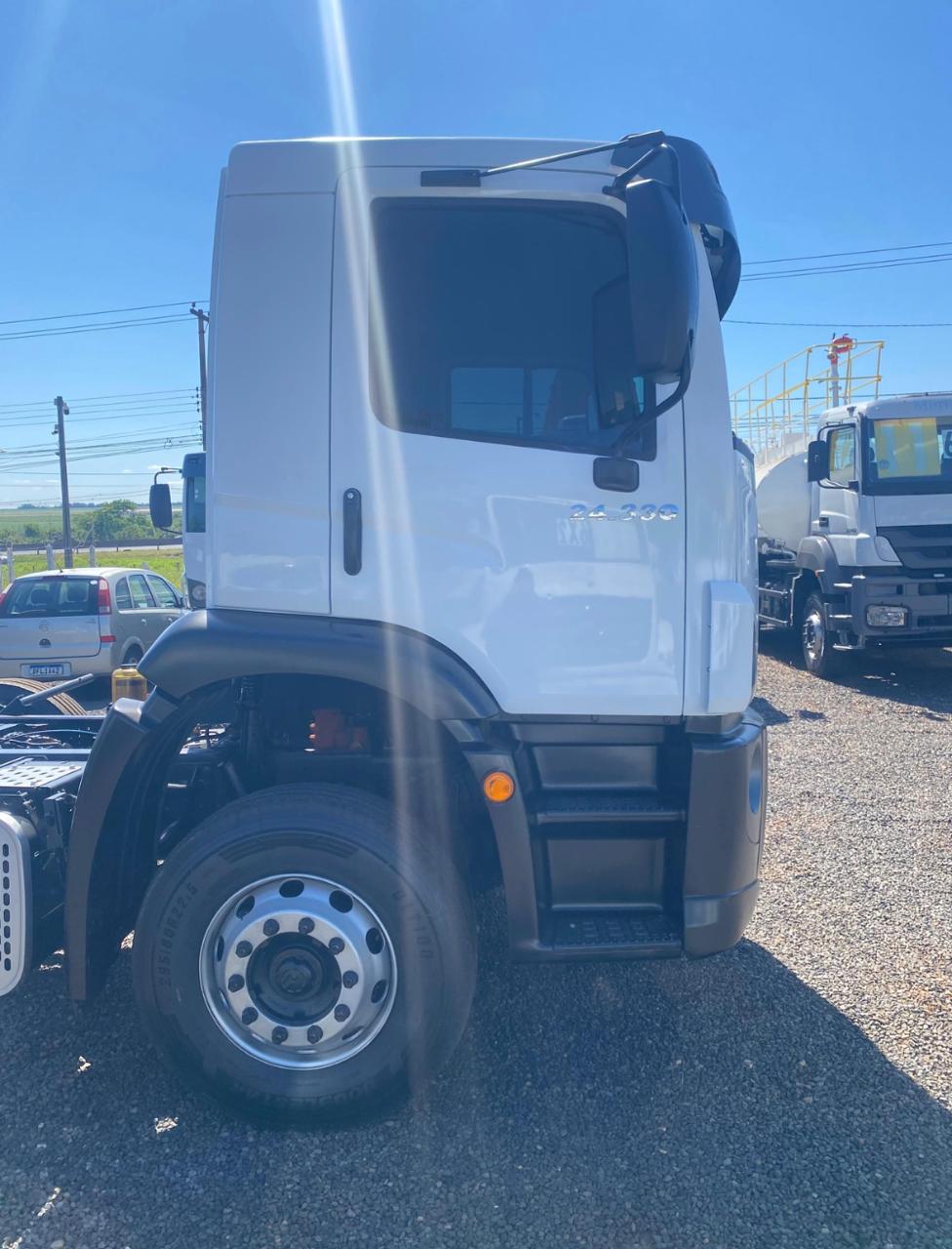 VOLKSWAGEN 24-330 8×2 – 2021