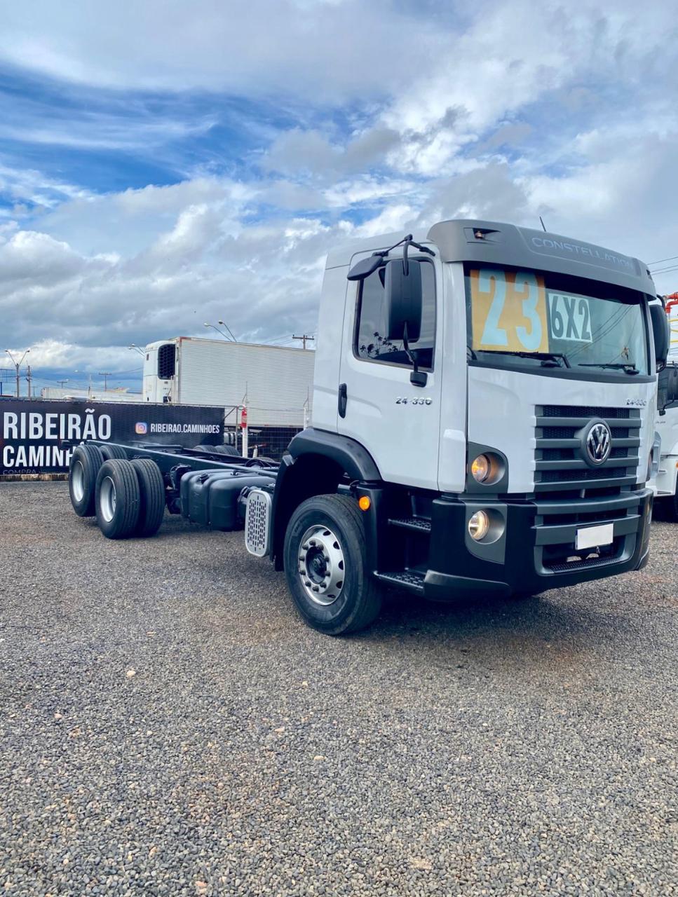 VOLKSWAGEN 24-330 6×2 – 2023
