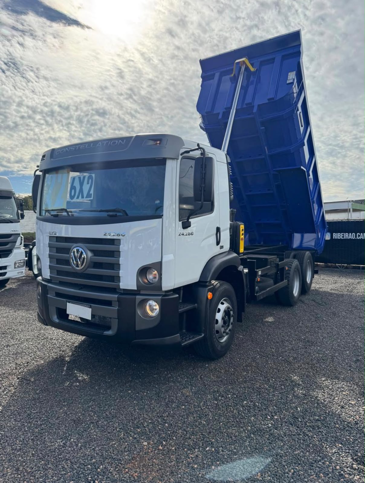 VOLKSWAGEN 24-280 6×2 BASCULANTE – 2022