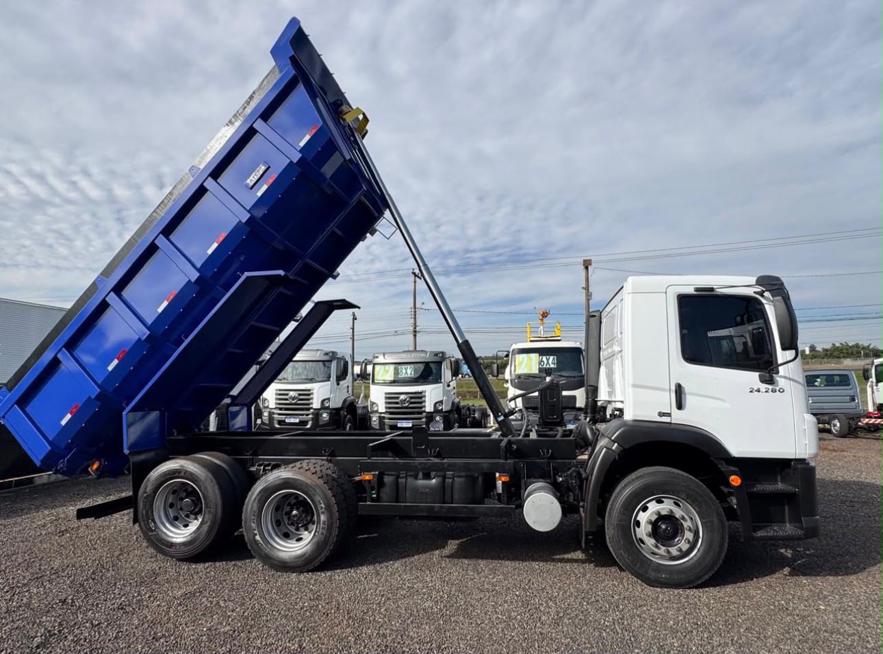 VOLKSWAGEN 24-280 6×2 BASCULANTE – 2022