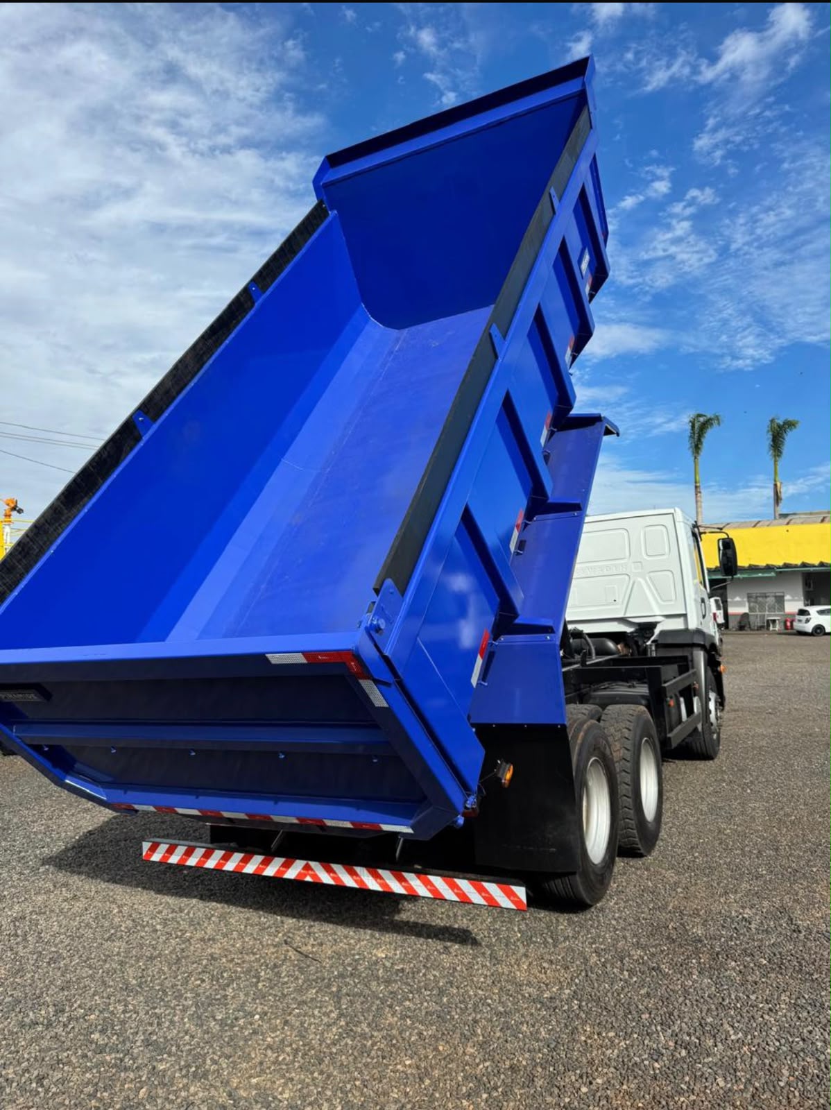 VOLKSWAGEN 24-280 6×2 BASCULANTE – 2022